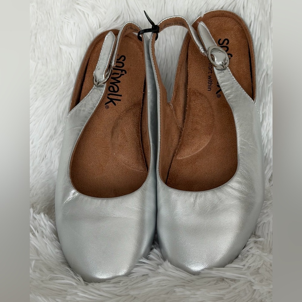 NWOT SoftWalk Women's Silver Slingback Flats